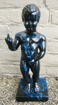 manneken pis f finger kunst beeld  splash