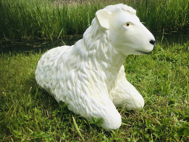 Schaap Beeld Polyester Liggend 