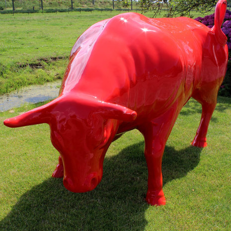 stier fiberglas polyester beeld redbull