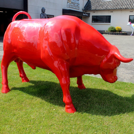 stier fiberglas polyester beeld redbull