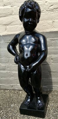 manneke Pis Kunsthars zwart hoogglans beeld 62 cm